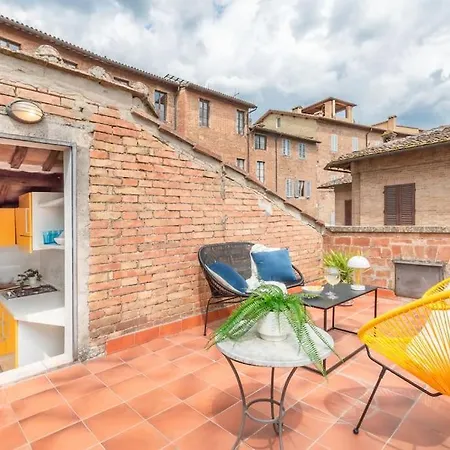 Mimosa- Loft Elegante Con Terrazza Nel Centro Di * سيينا